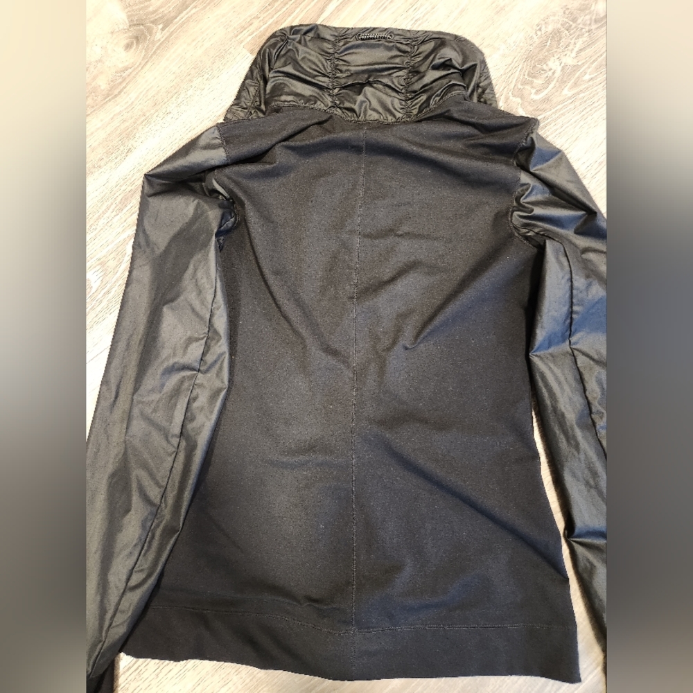 Under Armour Jacket - Picture 3 of 4